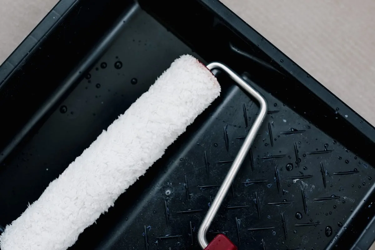 Toiture plate : astuces pour améliorer l’isolation acoust...